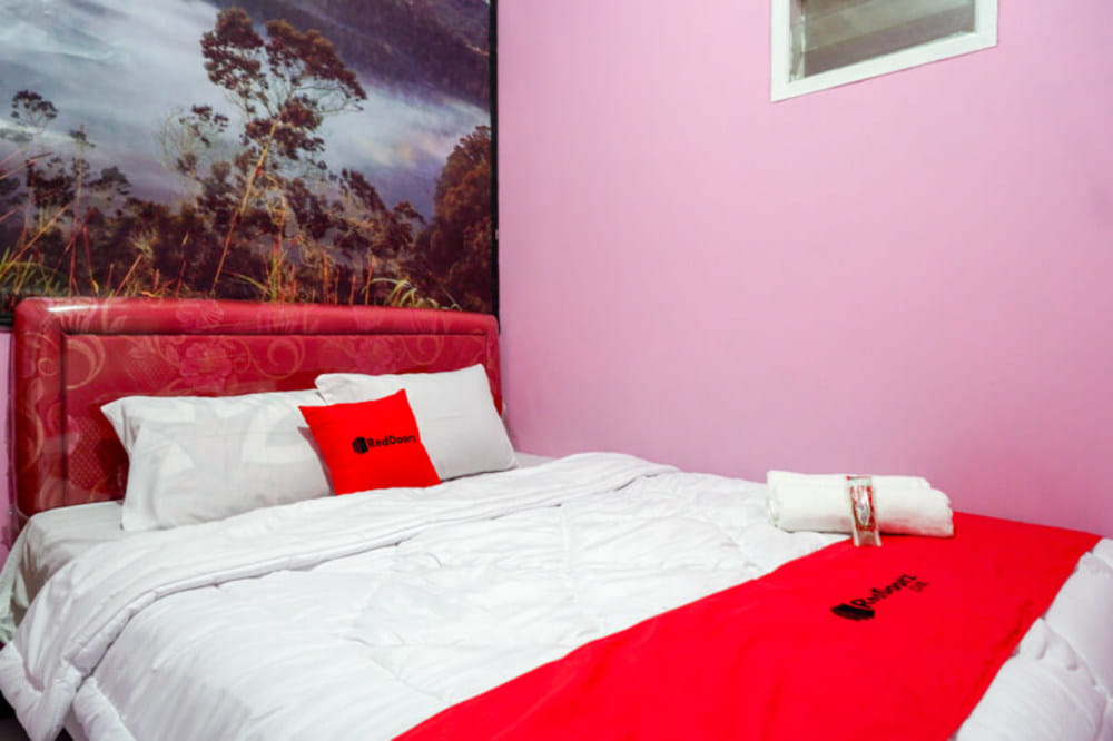 RedDoorz Room