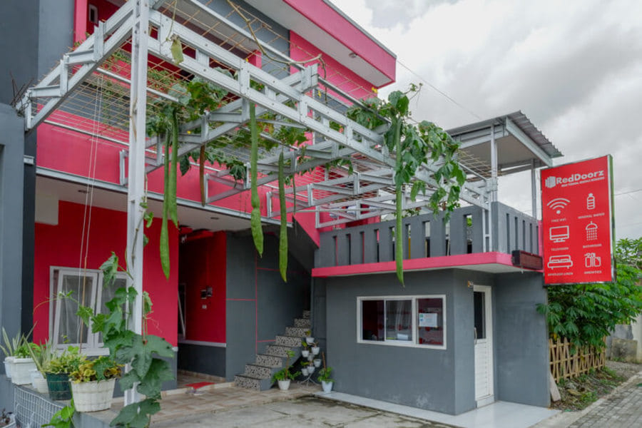 RedDoorz near Terminal Mendolo Wonosobo