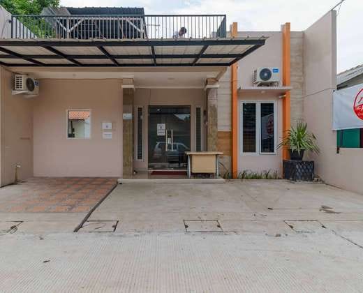 RedDoorz Syariah near Kota Cinema Mall Jatiasih