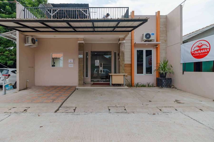 RedDoorz Syariah near Kota Cinema Mall Jatiasih