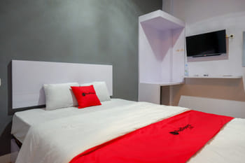 RedDoorz near Pasar Batang