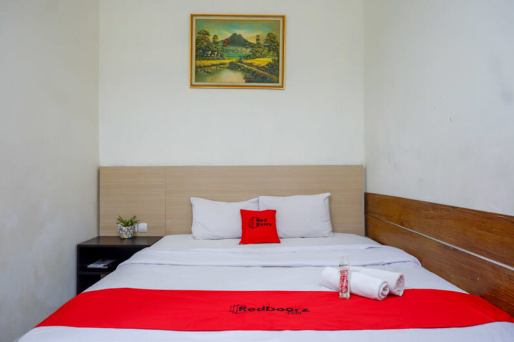 RedDoorz Room