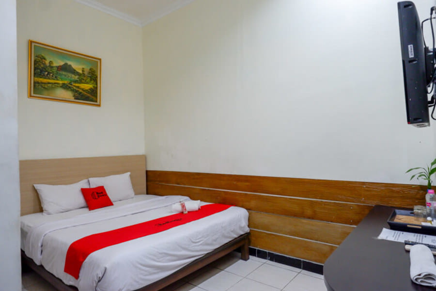 RedDoorz Plus @ Hotel Asih UNY
