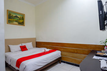 RedDoorz Plus @ Hotel Asih UNY
