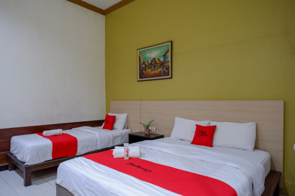 RedDoorz Family Room