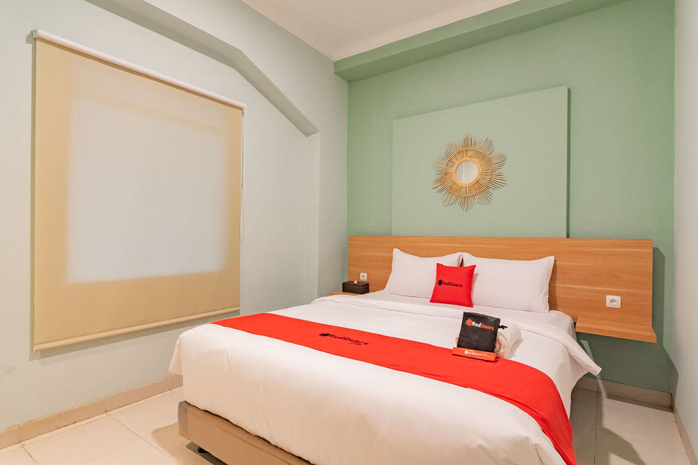 RedDoorz Deluxe Room