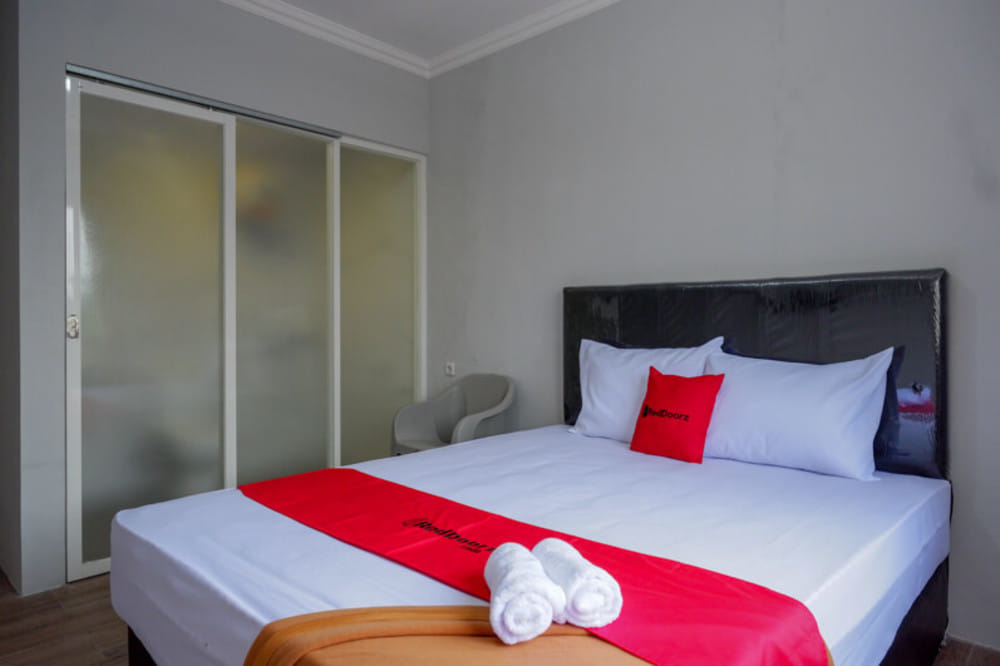 RedDoorz Room