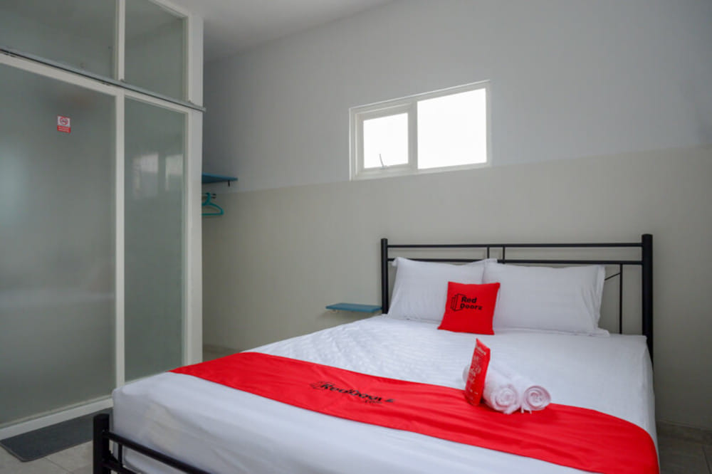 RedDoorz Room