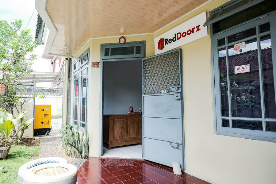 RedDoorz Syariah near Gatot Subroto Lampung 4