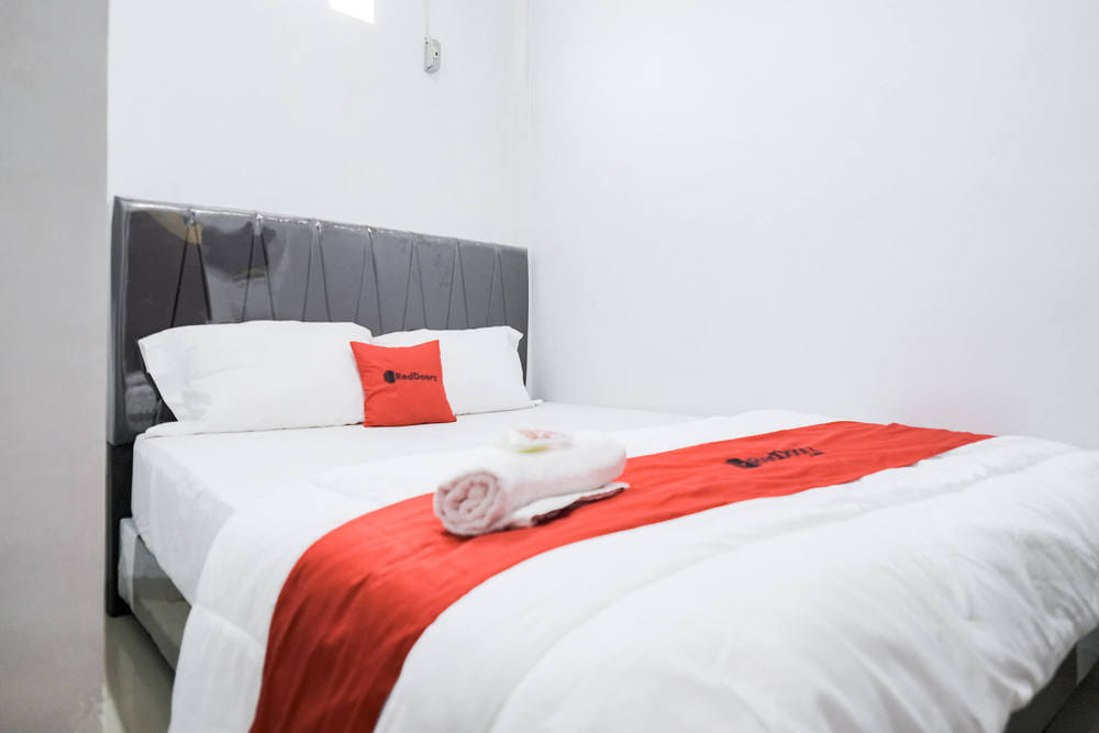 RedDoorz Room