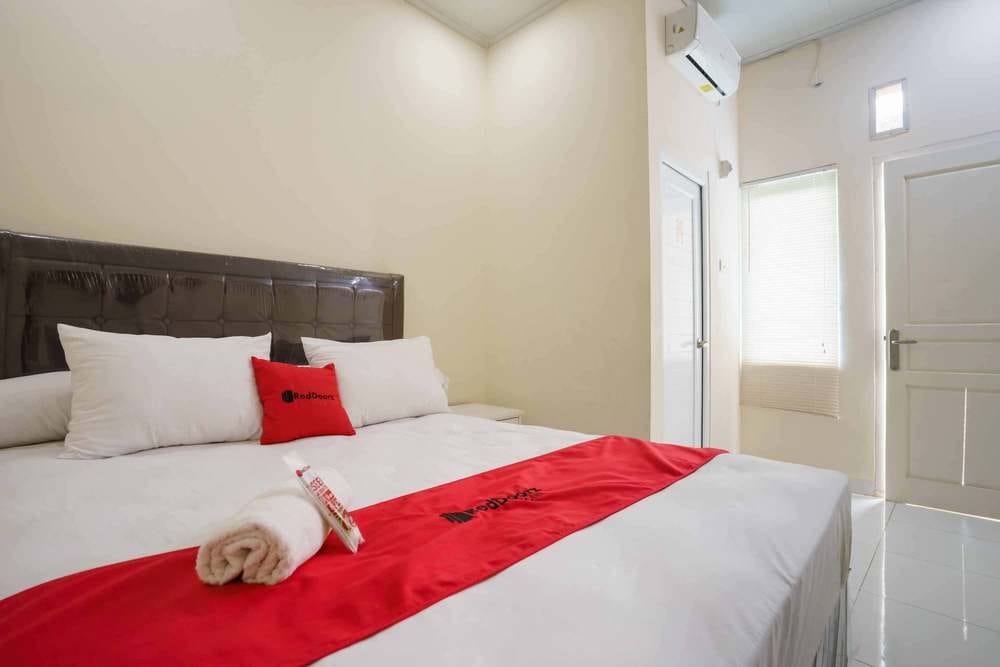 RedDoorz Room