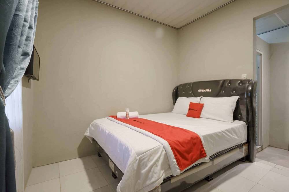 RedDoorz Room