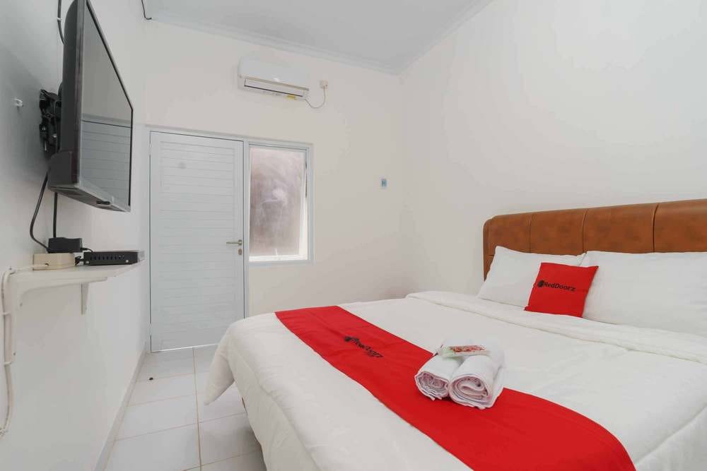 RedDoorz Room