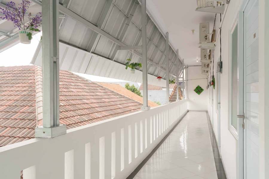 RedDoorz Syariah near Exit Toll Jatiwarna 2