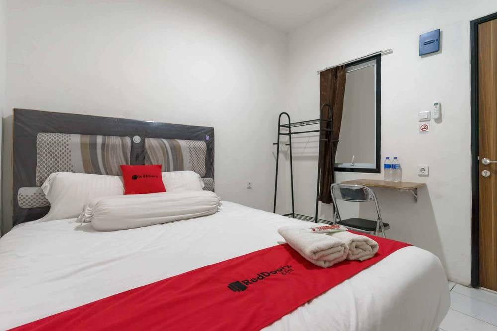RedDoorz Room