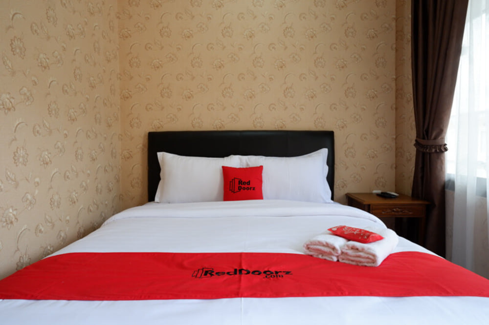 RedDoorz Superior Room