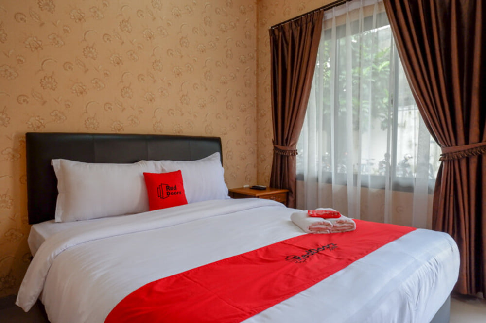 RedDoorz Deluxe Room