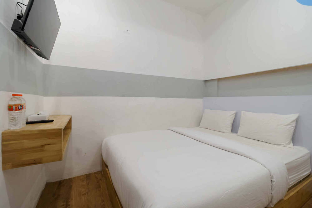 RedDoorz Deluxe Room