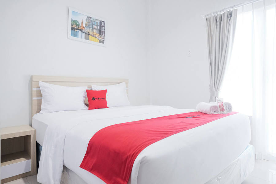 RedDoorz near RS USU Medan 3