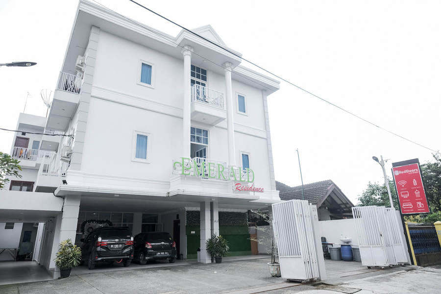 RedDoorz near RS USU Medan 3