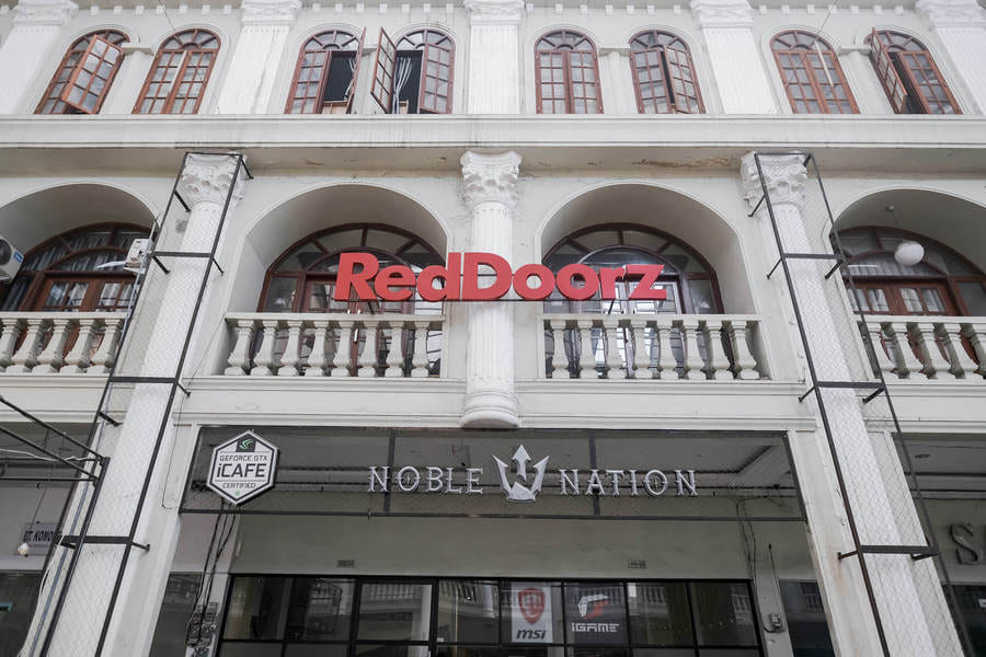 RedDoorz @ CBD Polonia Medan.