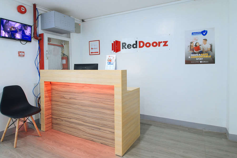 RedDoorz Near Zobel Roxas St.