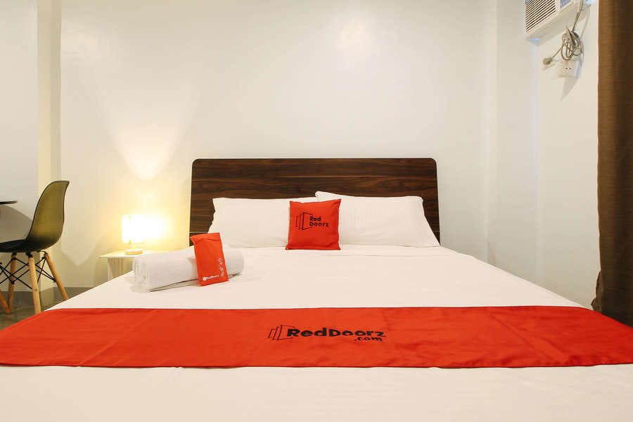 RedDoorz Near Zobel Roxas St.