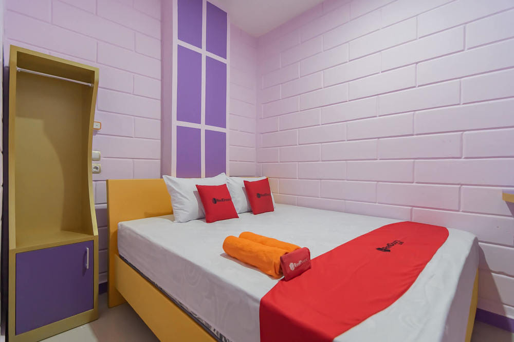 RedDoorz Deluxe Room