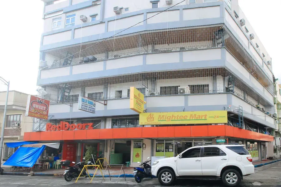 Book Reddoorz P Florentino Street Sampaloc Manila only at RedDoorz