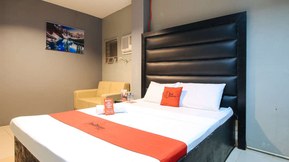 RedDoorz Room