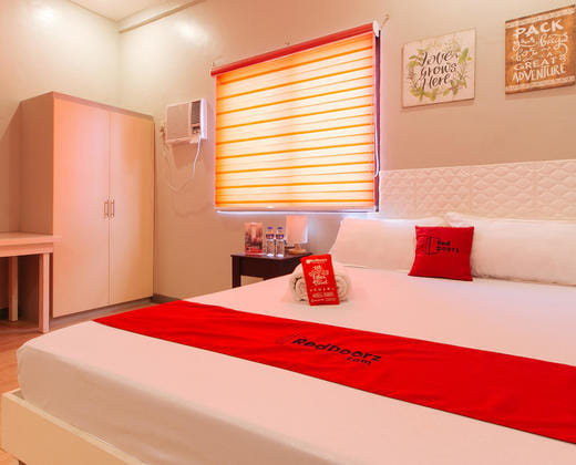 RedDoorz Near Christ the King Medical Center