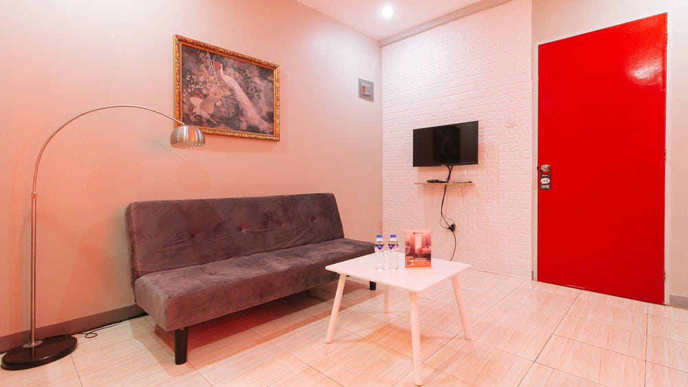RedDoorz Deluxe Room