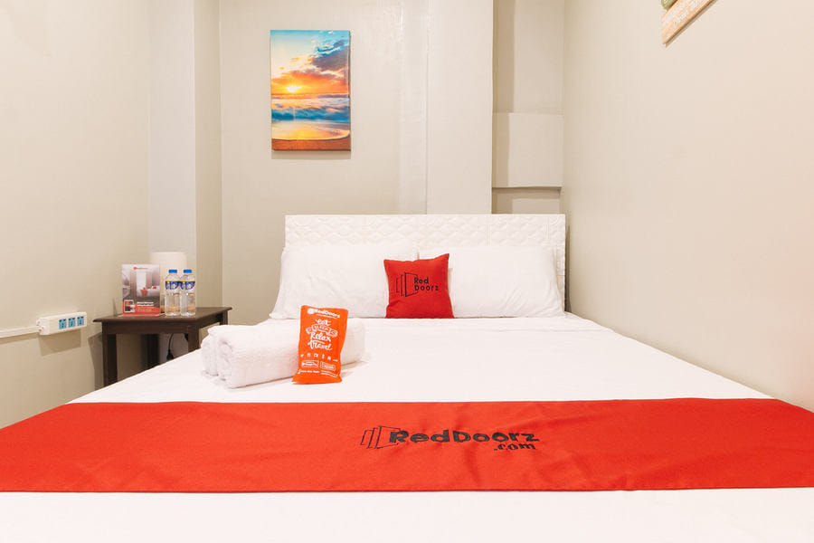 RedDoorz Near Christ the King Medical Center