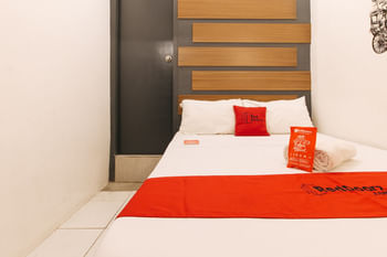 RedDoorz near Fishermall Quezon City