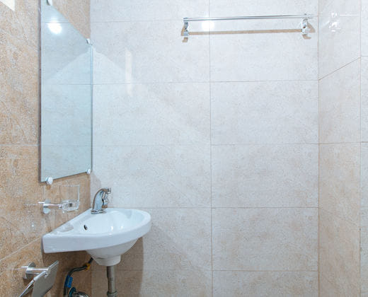 Reddoorz Plus near Uptown BGC Mall