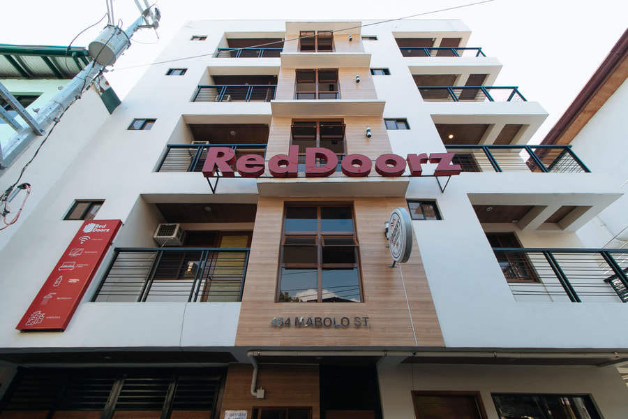 Reddoorz Plus near Uptown BGC Mall