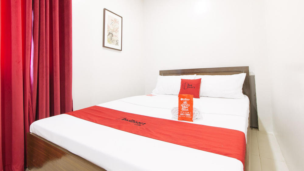 RedDoorz Deluxe Room