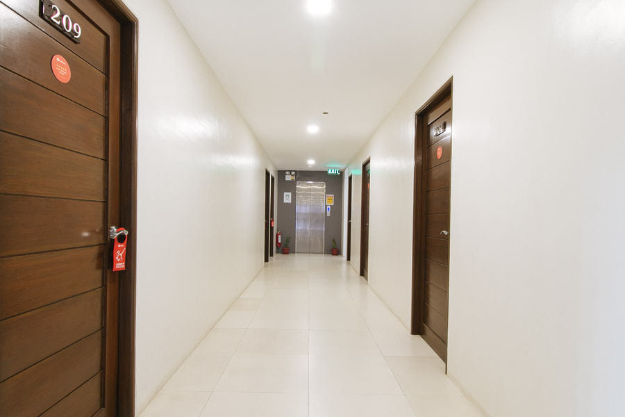 RedDoorz near Fernwoods Garden Quezon City