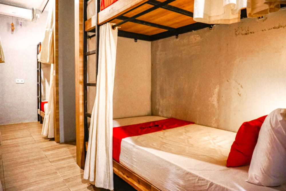 RedDoorz Bed in 20 bed mixed dormitory