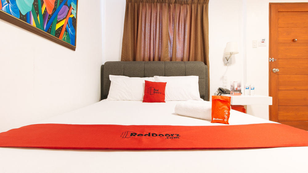 RedDoorz Deluxe Room