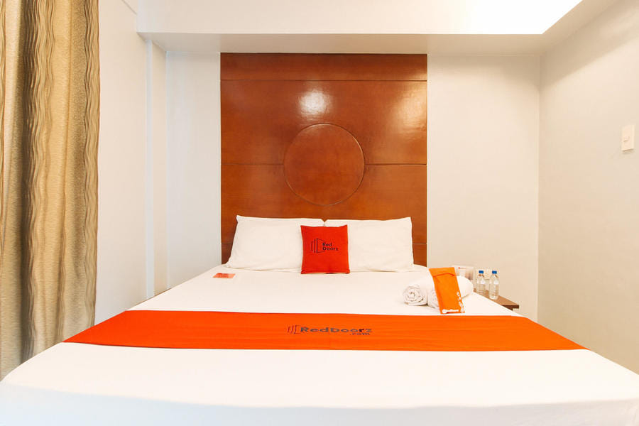 RedDoorz near Bambang Station