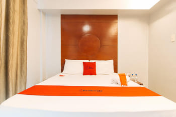 RedDoorz near Bambang Station