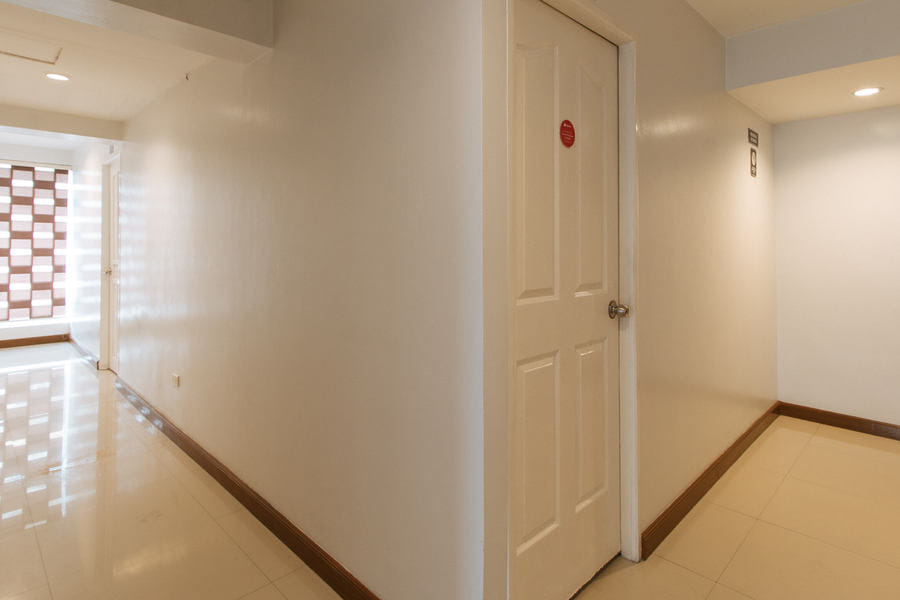 RedDoorz near Bambang Station