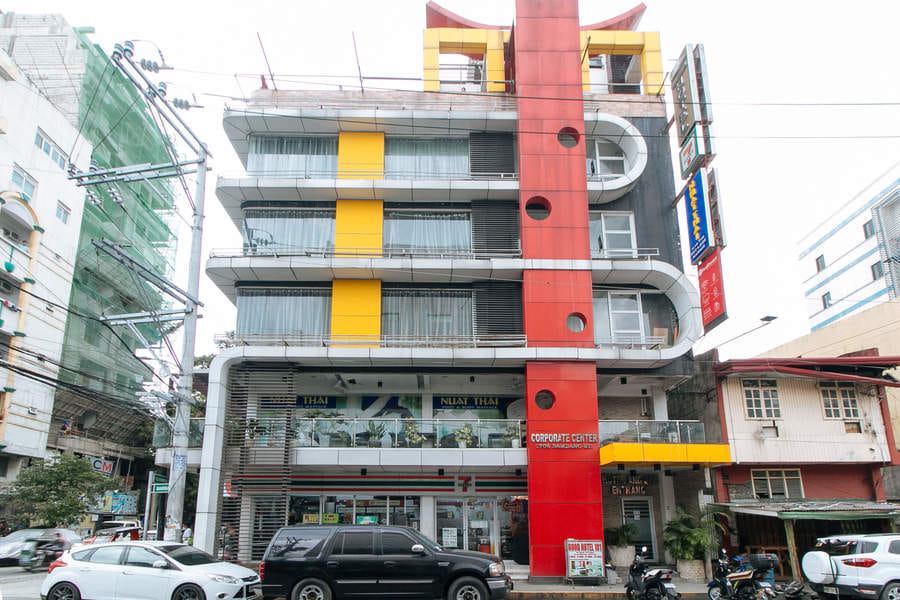 RedDoorz near Bambang Station