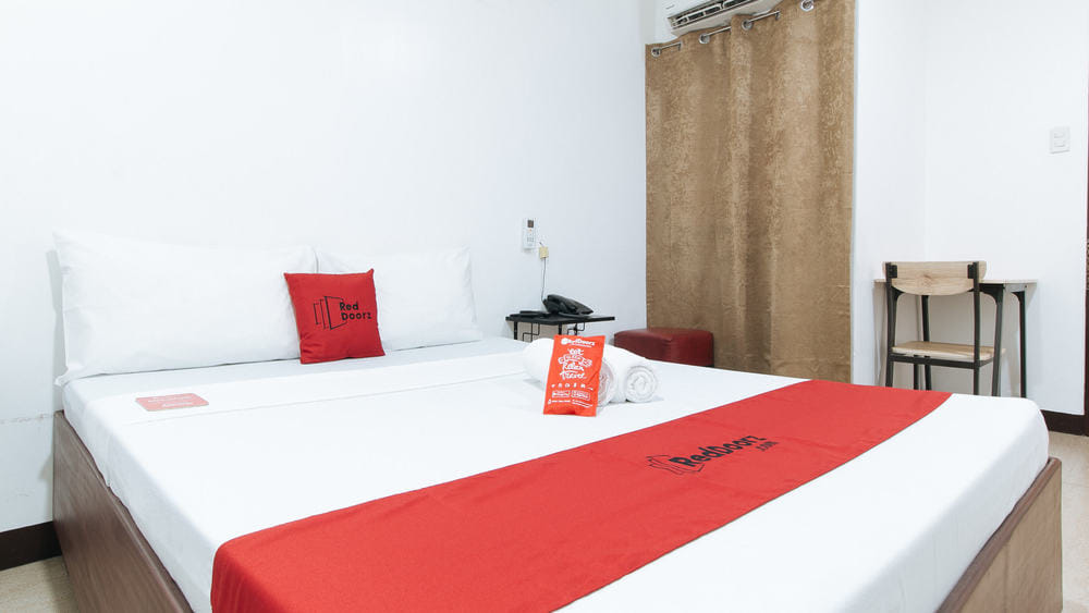RedDoorz Room