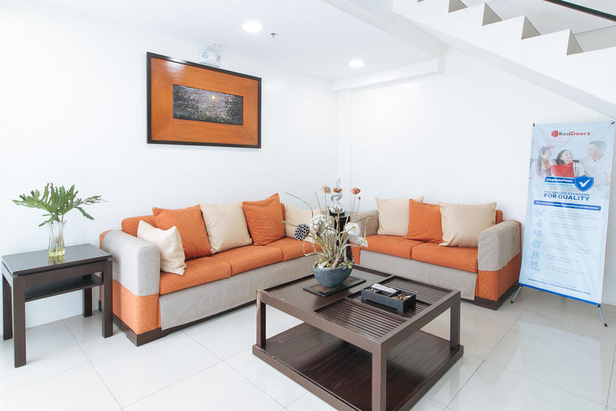 RedDoorz Plus @ Evangelista Street Makati