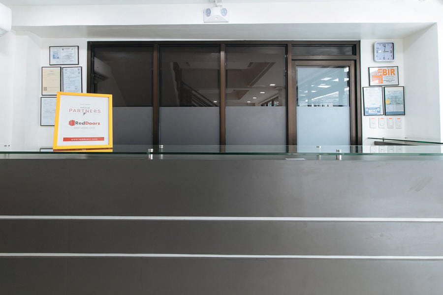 RedDoorz Plus @ Evangelista Street Makati