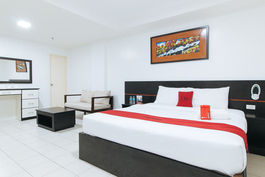 RedDoorz Plus @ Evangelista Street Makati