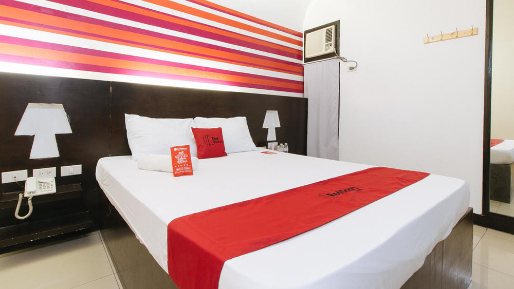 RedDoorz Superior Room