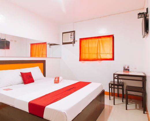 RedDoorz @ EL Runway Hotel Bulacan